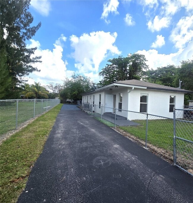 Building Photo - 10357 SW 178th St Unit 10357