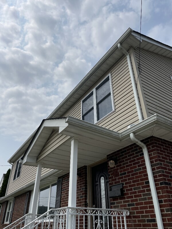 124 S 15th Ave 2nd Fl