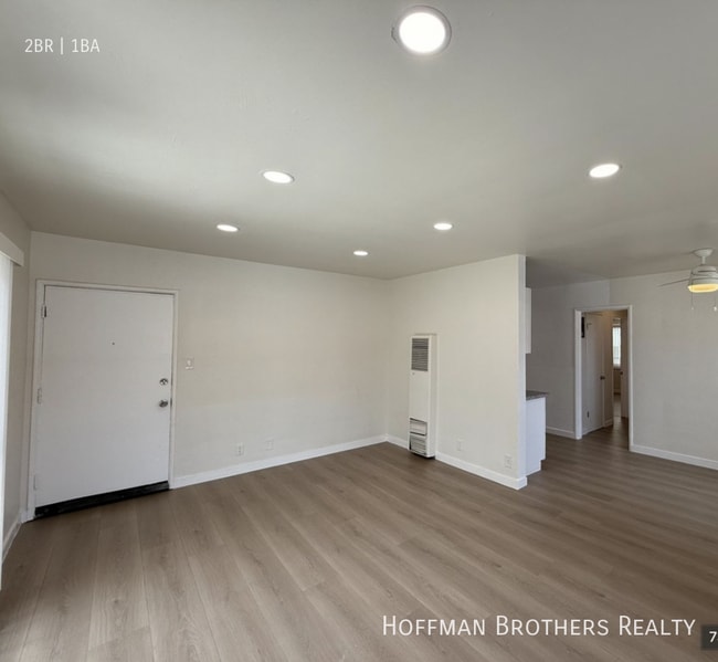 Building Photo - 7339 Woodman Ave Unit 1