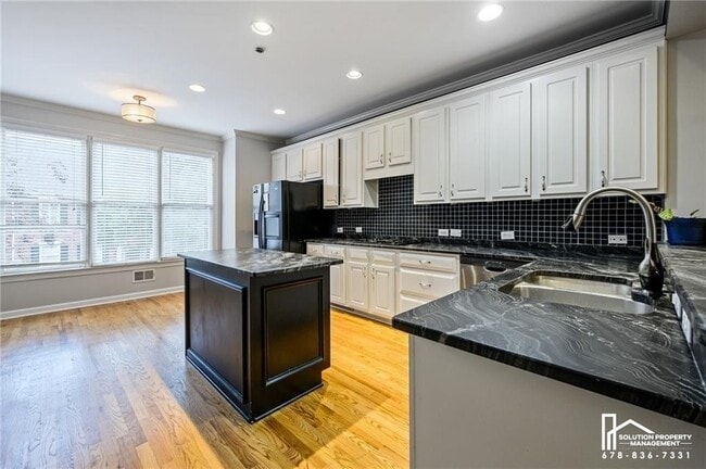 Photo - 600 Vinings Estates Dr SE