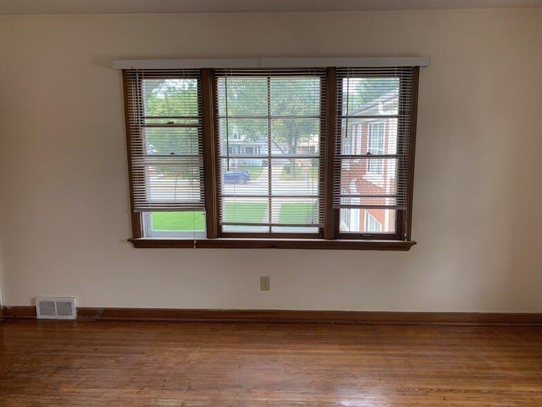 8329 W North Ave