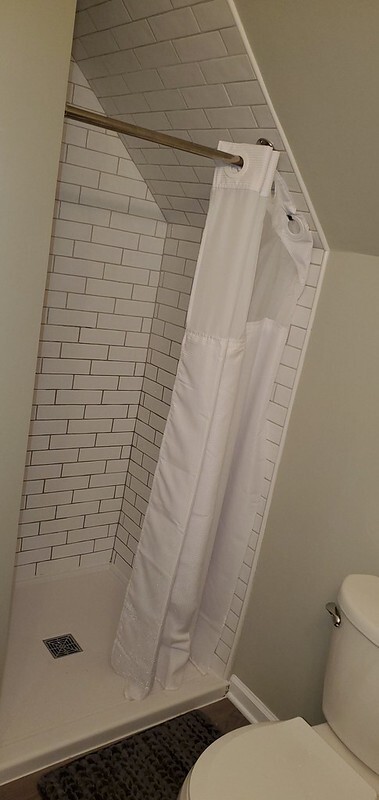 Fotografía del edificio - 221 Long St Unidad Upstairs Bedroom (L)