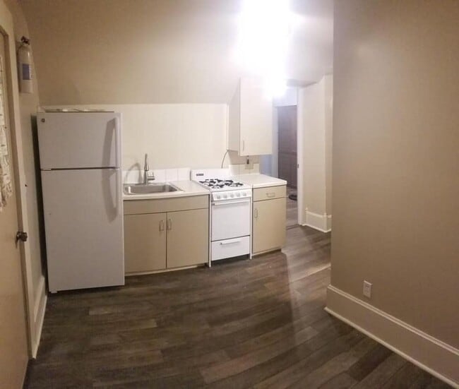 Photo - Large spacious 1 bedroom apartment near Vi... Unidad 822