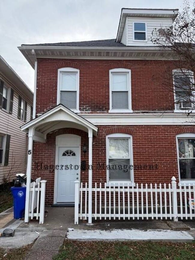 Building Photo - Duplex - South End