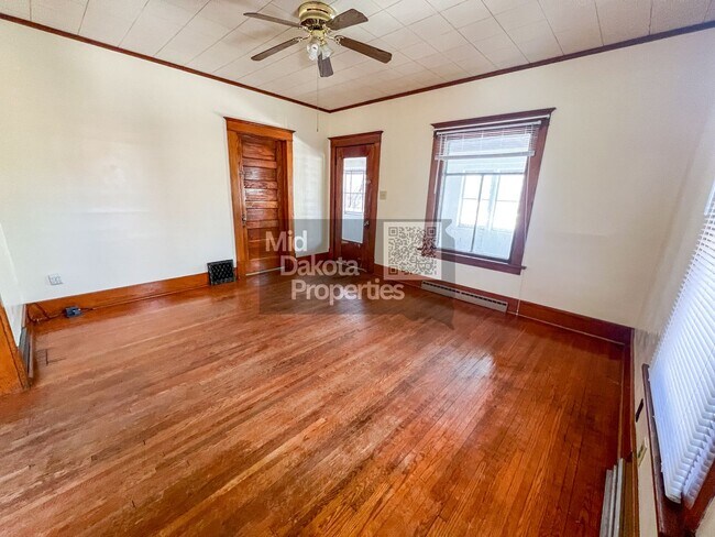 Photo - 933 E 5th-3 Bedroom House