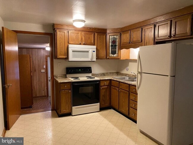 Photo - 105 Fay St