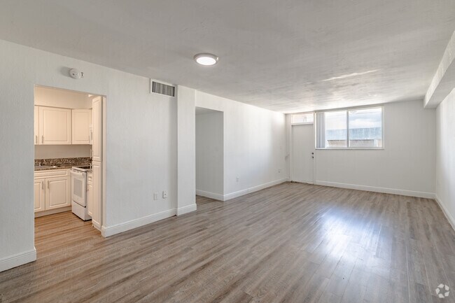 2BD, 2BA - 1,007SF - Living Room/Dinning Room