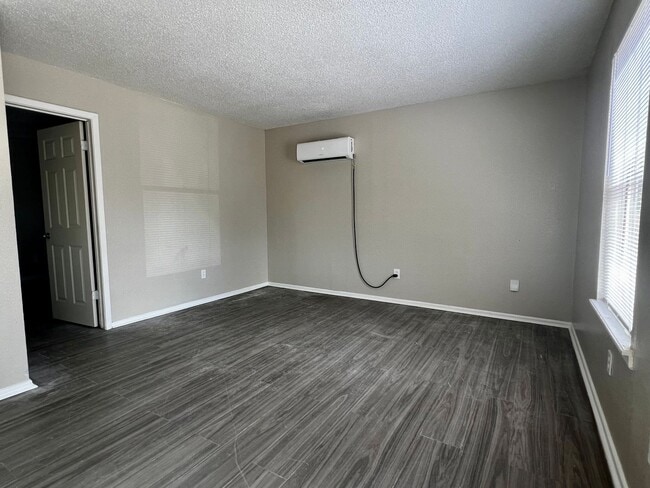 Photo - 2122 21st St