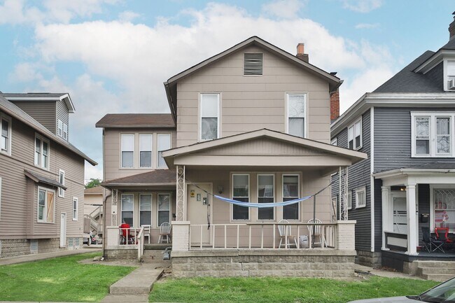 Photo - 4-5 BR HOUSE on Frambes close to High St / Short term lease available