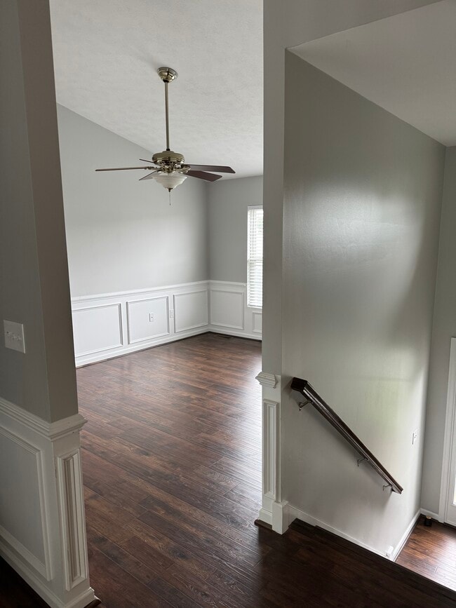 Entrada a la sala de estar - 644 Edwardian Ln