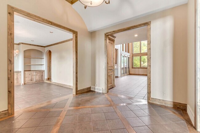 Photo - 3608 E Crest Mount Cir