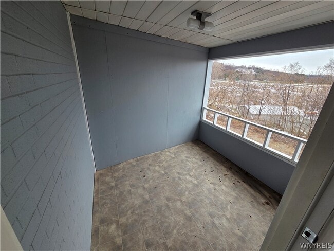 Photo - 255 Portage Rd