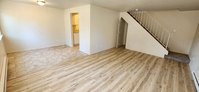 Photo - Everett 2 Bedroom Updated Townhome in Smal...