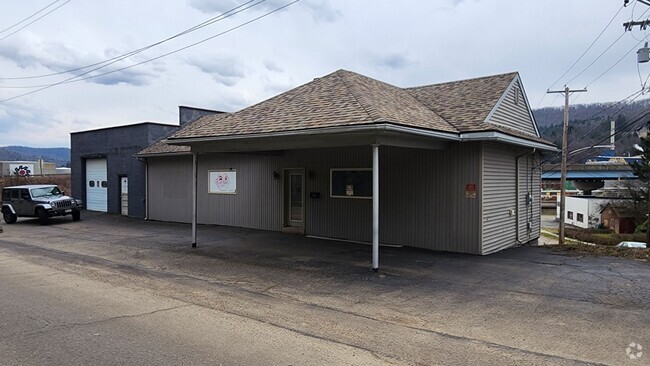 Building Photo - Commercial Space for Rent! Follow Your Ame... Rental