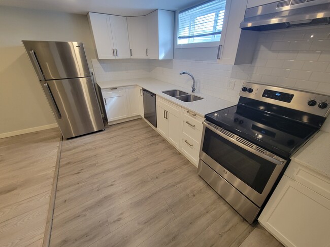 Building Photo - 8510-8152 152 St NW