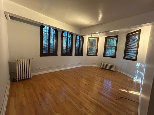 Building Photo - 4527 N Wolcott Ave Unit BA