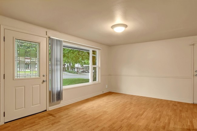 Photo - 5608 236th St SW