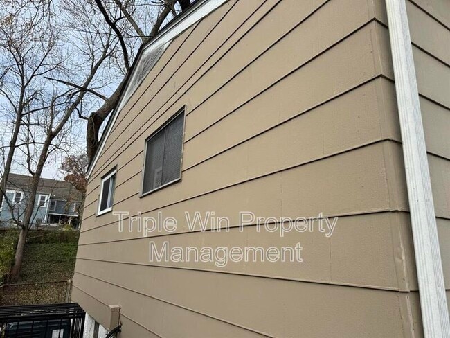 Photo - 227 Meadowcrest Dr