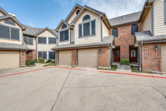 Building Photo - 406 Santa Fe Trail Unit 44 Rental