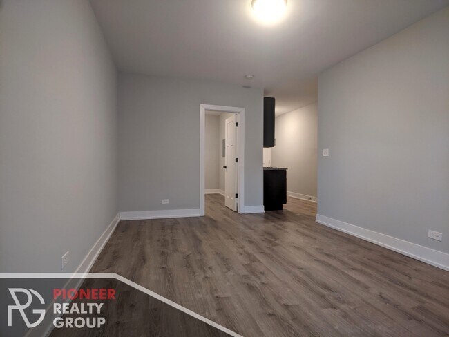 Photo - 711 W Brompton Ave