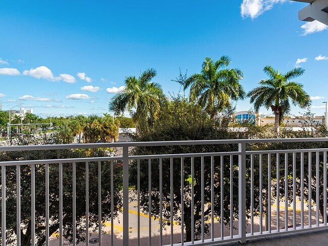 Photo - "Chic 1-Bedroom Retreat in the Heart of Miami - 782 Sq Ft of Comfort!"