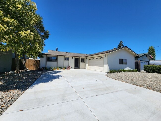 Rohnert Park Home with Large Fenced Yard - Rohnert Park Home with Large Fenced Yard
