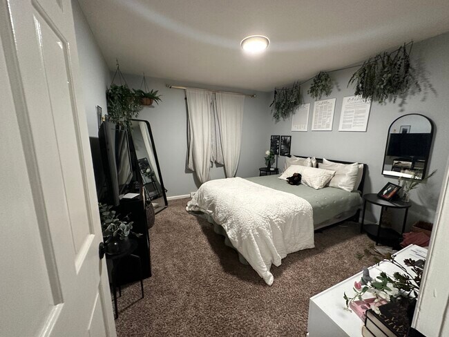 Photo - 137 Holmes Cir