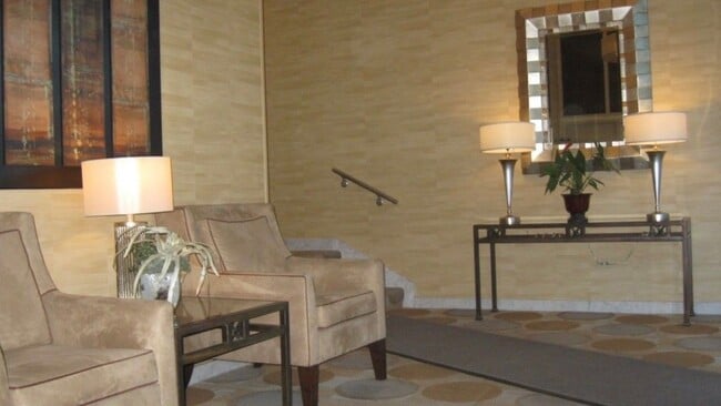 Photo - Light and Bright 1 bedroom 1 bath condo first hill Unidad 602