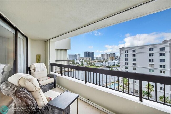 Photo - 2900 NE 14th Street Causeway Unidad 1008