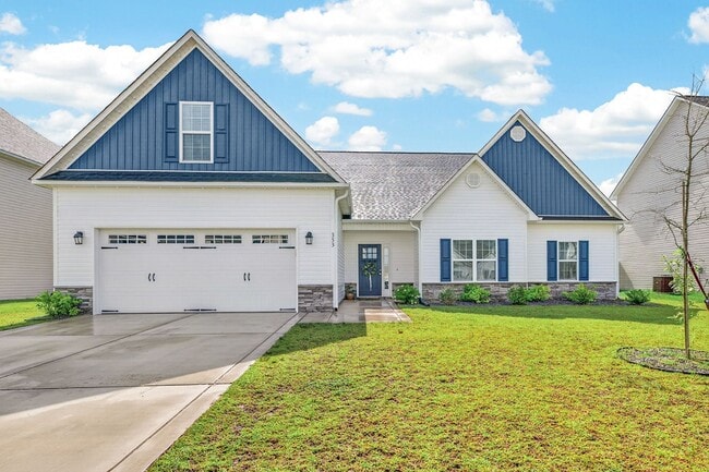 Building Photo - Spacious Stateside Home with Bonus Room & Screened-In Porch
