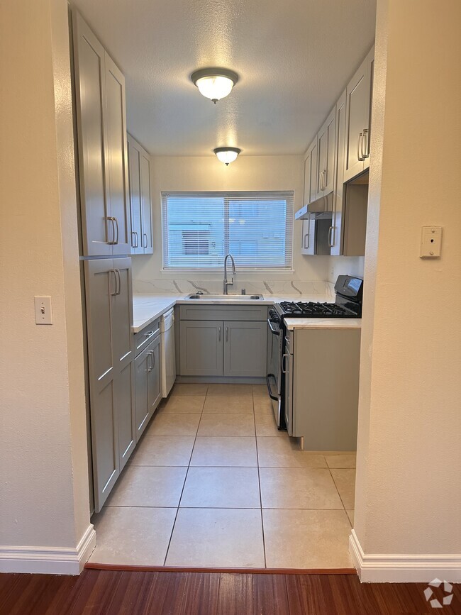 Building Photo - 13557 1/4 Village Dr Rental