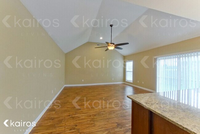 Photo - 100 Cottonwood Drive