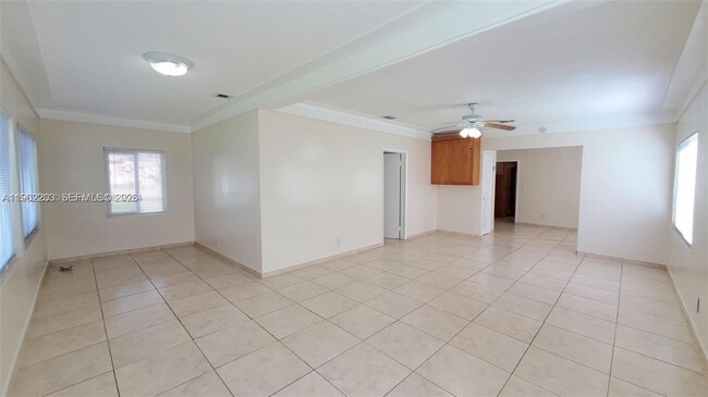 Photo - 2124 Scott St