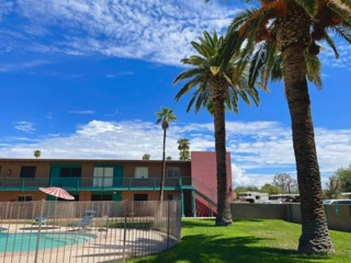 Photo - Royal Palms Apartments