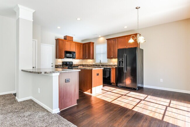 Photo - 698 Shefford Town Dr