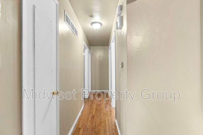 Photo - 1364 Farmview Ave
