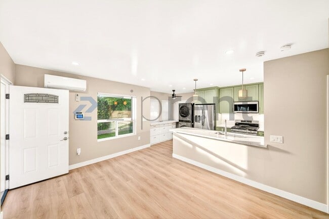 Photo - 363 E 63rd St