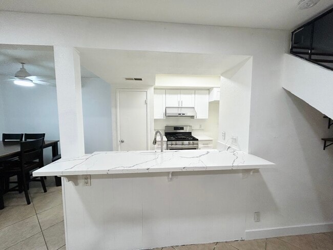Building Photo - 1721 Normandy Pl Unit C