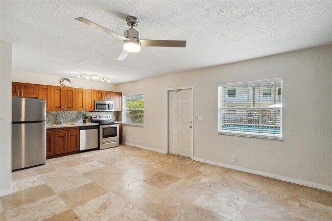 Building Photo - 1470 N Dixie Hwy Unit 4 Rental