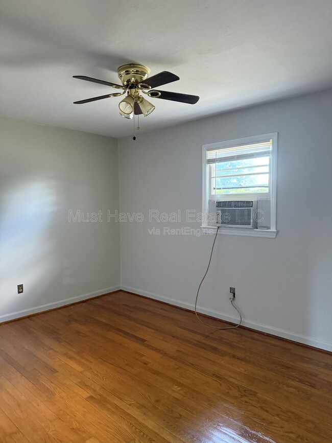 Photo - 186 Eastview St