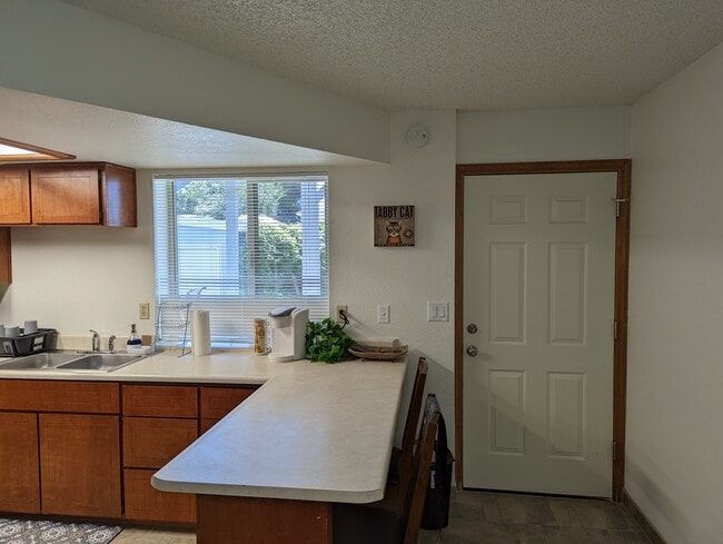 Photo - 605 Flora St Unit Apartment