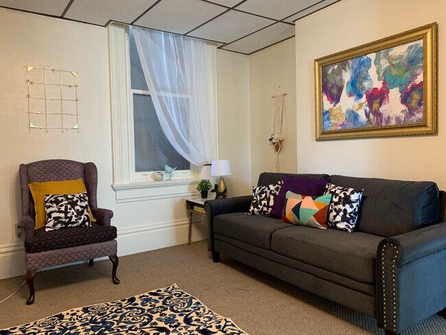 Unidad de sala de estar B - 415 S Main St