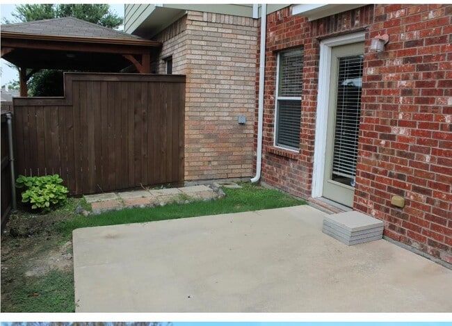 Photo - 8704 Manhattan Ave