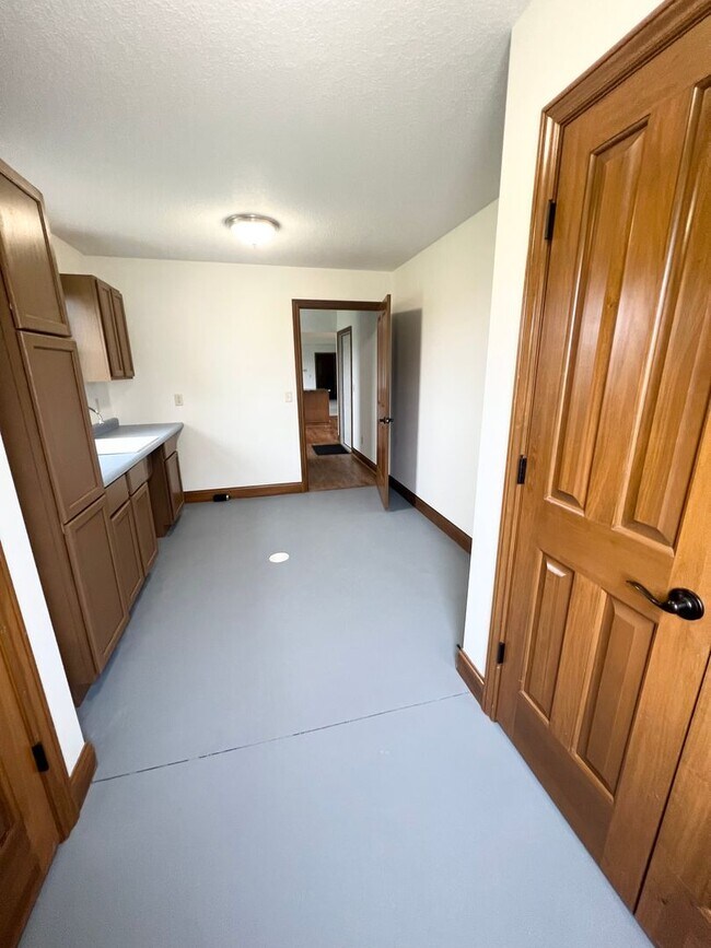 Photo - 13711 Hoagland Rd