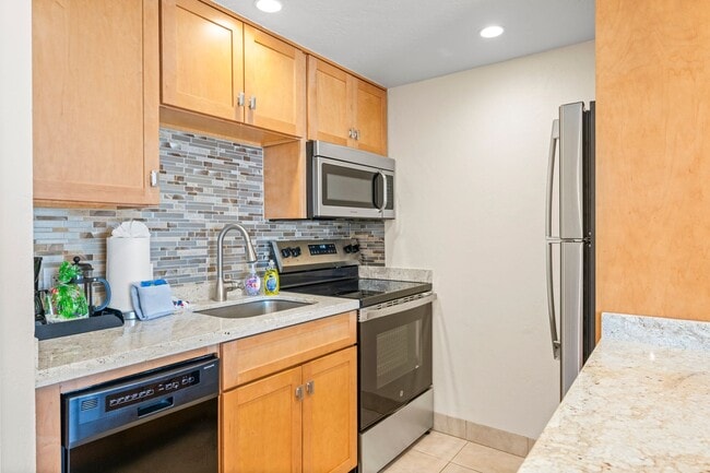 Photo - Lahaina Shores Furnished Studio Units Available Now!
