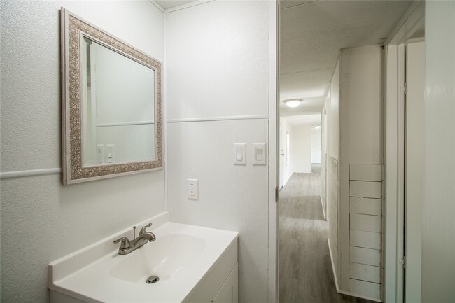 Photo - 1202 US-190