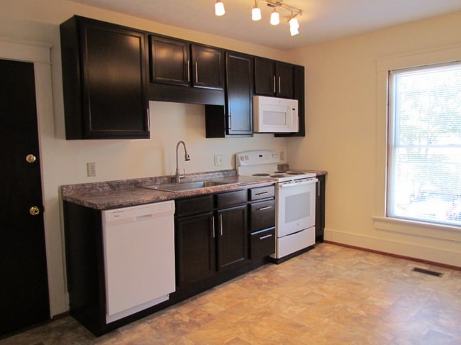 Photo - 225 E Findlay St Unidad Apt B