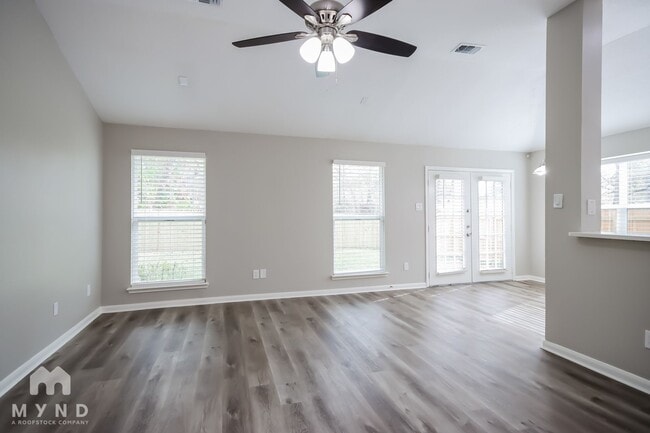 Photo - 234 Hartford Ln