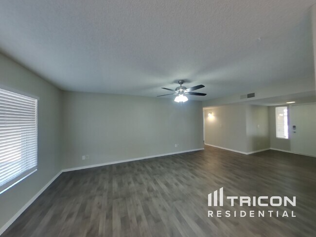 Photo - 6318 W Marconi Ave