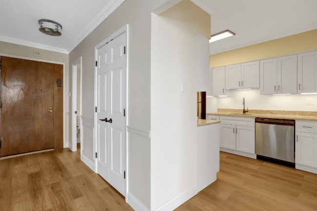 Photo - 400 Madison St Unidad 806